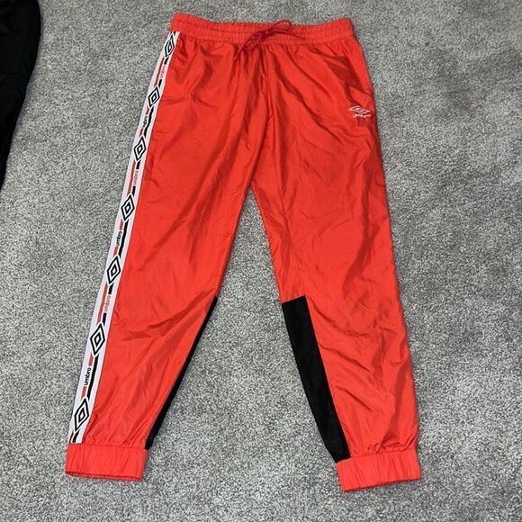 Used vintage lightweight unisex UMBRO team soccer RED warm up track pants S - Picture 1 of 7